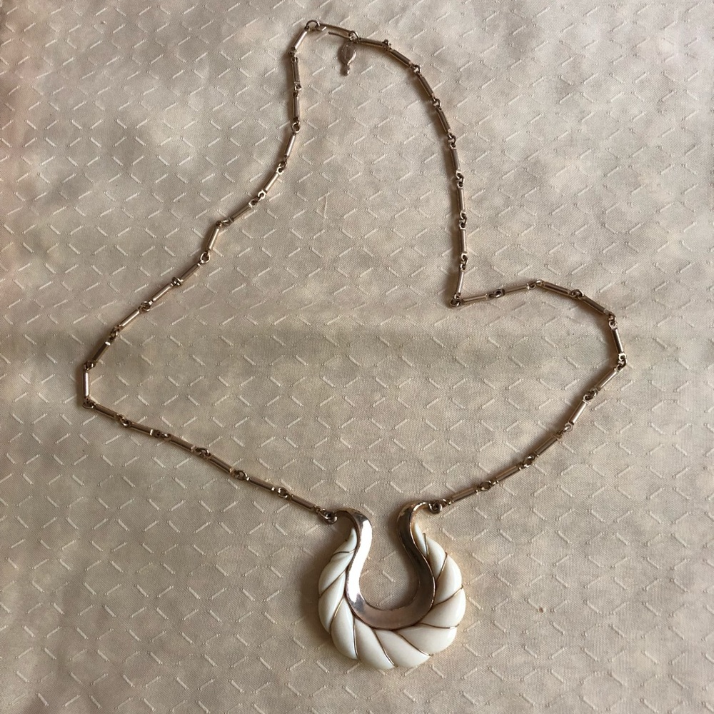 Sarah Coventry vintage necklace